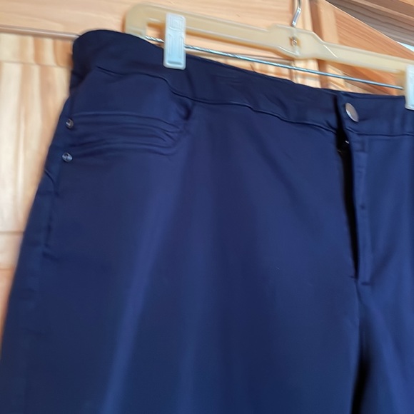Navy capris - Picture 2 of 7